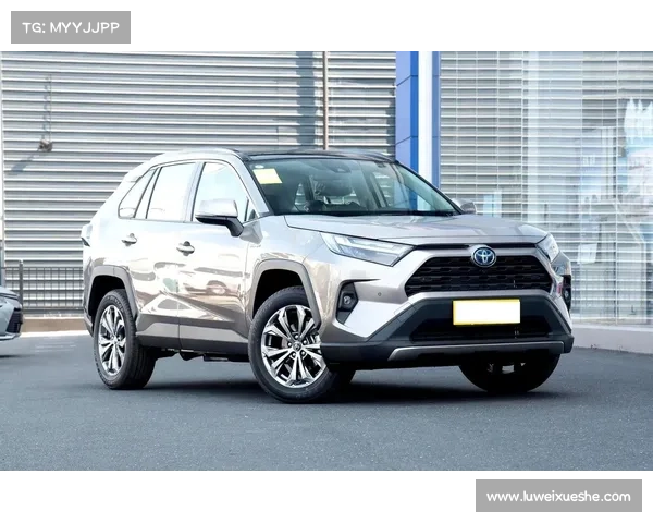 丰田RAV4荣放降价4万混动带四驱油耗只要5L 现在买车到底值不值得 丰田RAV4荣放降价4万混动带四驱油耗只要5L 现在买车到底值不值得