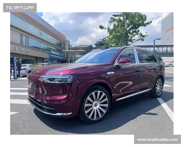 全新问界M7珊瑚红官图发布 外观小号问界M8还新增纯电版！